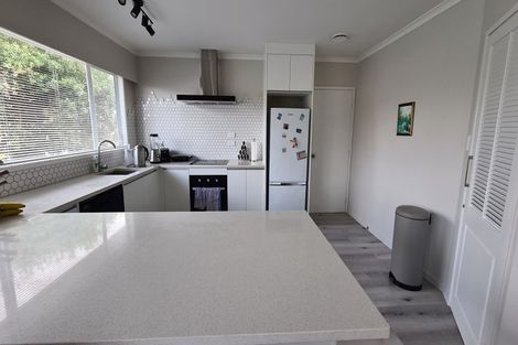 Photo of property in 2/4202a Great North Road, Glendene, Auckland, 0602