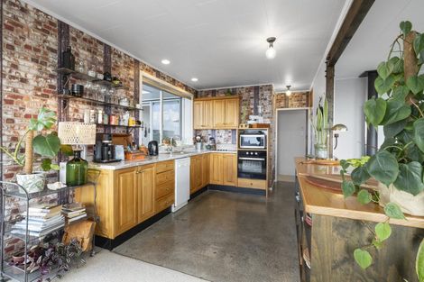 Photo of property in 3 Weston Street, Moturoa, New Plymouth, 4310