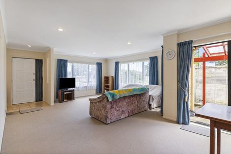 Photo of property in 2 Erne Crescent, East Tamaki, Auckland, 2016