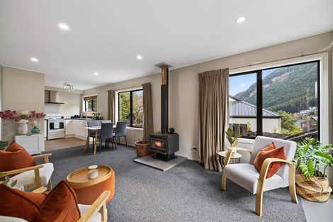 Photo of property in 6a Watts Road, Fernhill, Queenstown, 9300