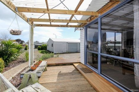 Photo of property in 15 Tuahu Place, Waitara, 4320
