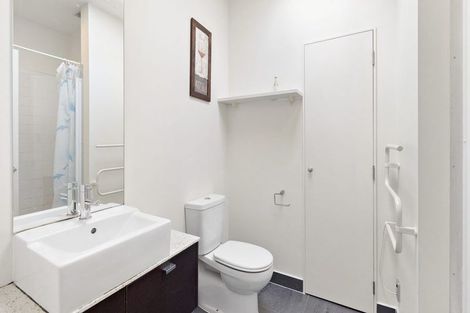 Photo of property in 76c Edmonton Road, Henderson, Auckland, 0612