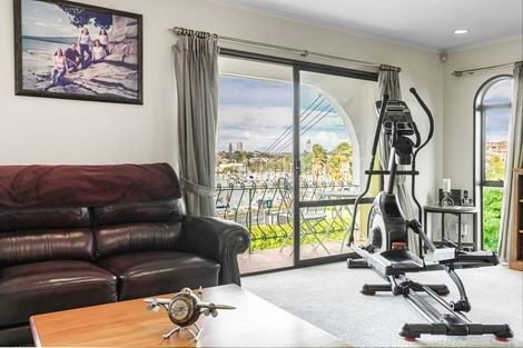 Photo of property in 3/2 Beach Road, Castor Bay, Auckland, 0620