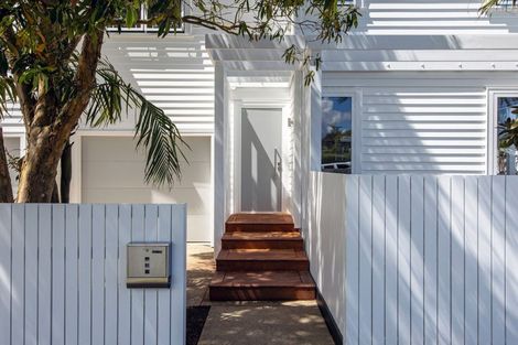 Photo of property in 1a Maranui Avenue, Point Chevalier, Auckland, 1022