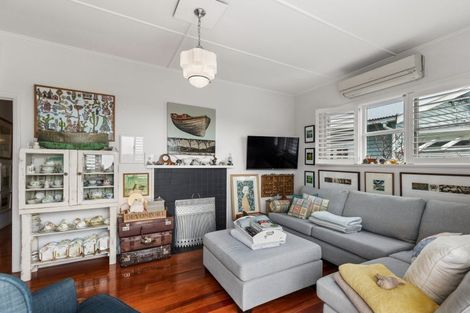 Photo of property in 33 Aramoana Avenue, Devonport, Auckland, 0624