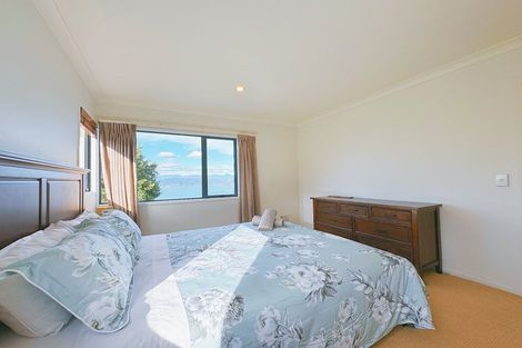 Photo of property in 40 Dress Circle, Newlands, Wellington, 6037