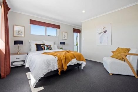 Photo of property in 16 Pono Place, Waiuku, 2123