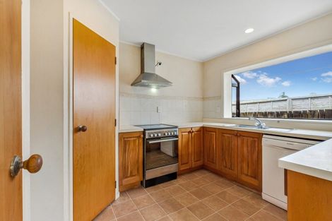 Photo of property in 3/2 Channing Crescent, Botany Downs, Auckland, 2010