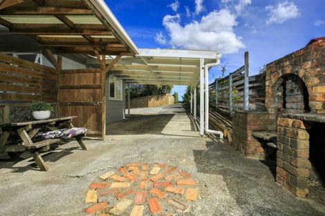 Photo of property in 33 Helleur Road, Massey, Auckland, 0614