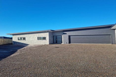 Photo of property in 10 Ronomor Place, Whitianga, 3510