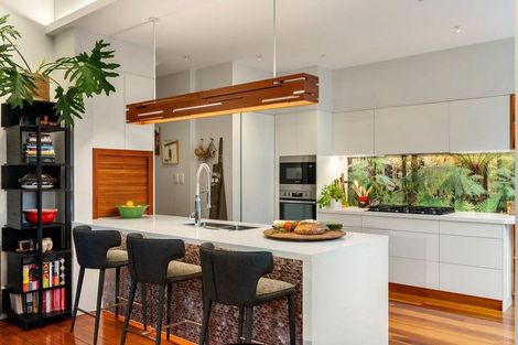 Photo of property in 57 Bolton Street, Kelburn, Wellington, 6012