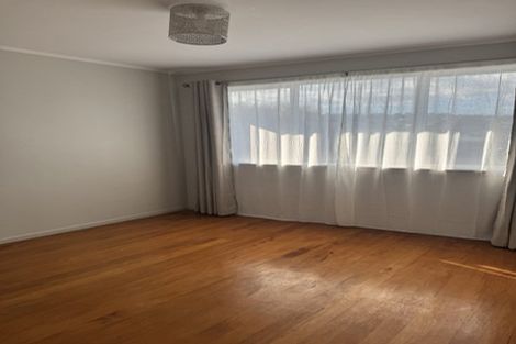 Photo of property in 17 Dundale Avenue, Blockhouse Bay, Auckland, 0600