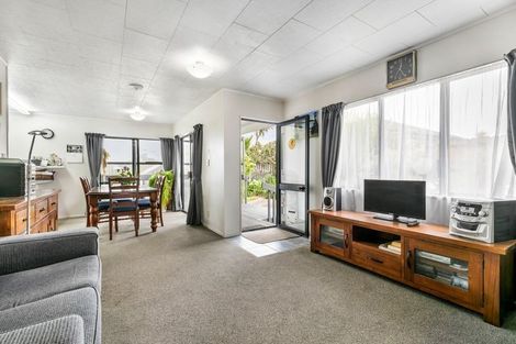 Photo of property in 2/23 Bernina Place, Weymouth, Auckland, 2103