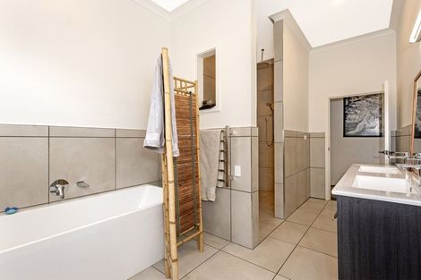 Photo of property in 40 Ormond Road, Whataupoko, Gisborne, 4010