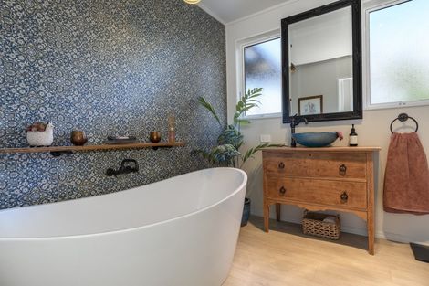 Photo of property in 115b Harbour View Road, Omokoroa, 3114