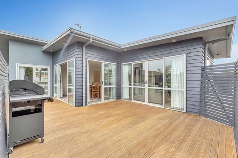 Photo of property in 5 Chestnut Close, Kelvin Grove, Palmerston North, 4414