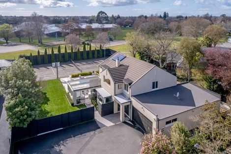 Photo of property in 90 Memorial Avenue, Ilam, Christchurch, 8053