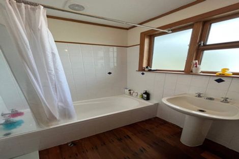 Photo of property in 7 Montgomery Avenue, Karori, Wellington, 6012