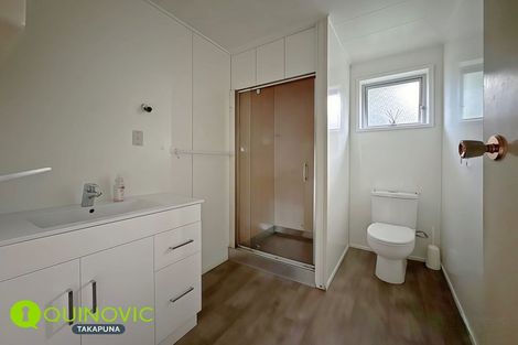 Photo of property in 1 La Trobe Street, Pakuranga Heights, Auckland, 2010