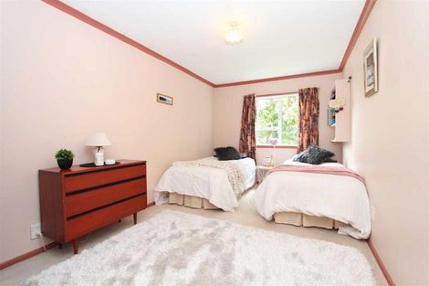 Photo of property in 10 Miles Crescent, Newlands, Wellington, 6037