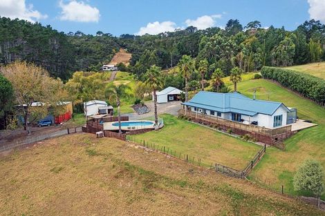 Photo of property in 141 Mangakura Road, Helensville, 0875