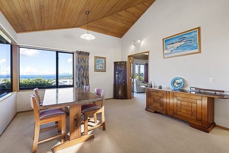 Photo of property in 11 Calypso Place, Rothesay Bay, Auckland, 0630