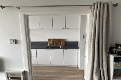 Photo of property in Churchill Flats, 213 The Terrace, Wellington Central, Wellington, 6011