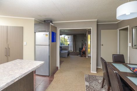 Photo of property in 12 Burrows Place, Frankton, Hamilton, 3204