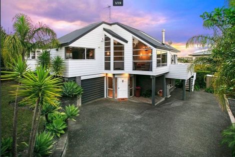 Photo of property in 2/79 Ocean View Road, Hillcrest, Auckland, 0627