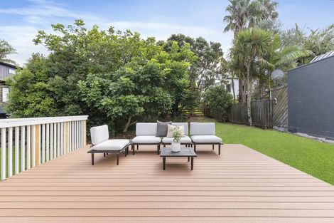 Photo of property in 1/16 Beach Road, Castor Bay, Auckland, 0620