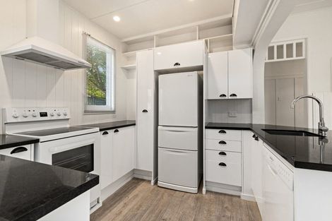 Photo of property in 16 Hammond Road, Taradale, Napier, 4112