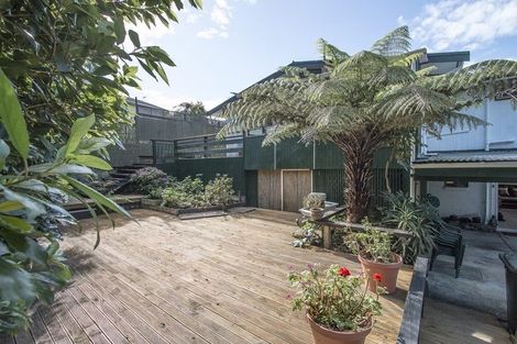 Photo of property in 13 Reynolds Place, Torbay, Auckland, 0630