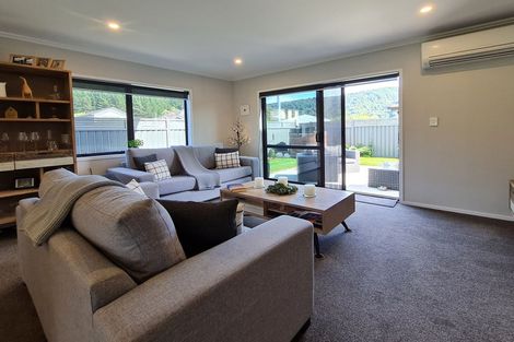 Photo of property in 9 Ashington Road, Silverstream, Upper Hutt, 5019