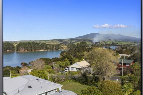 Photo of property in 4 Robertson Street, Raglan, 3225