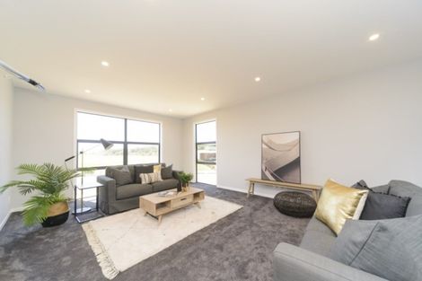 Photo of property in 3 Vaucluse Heights, Fitzherbert, Palmerston North, 4410