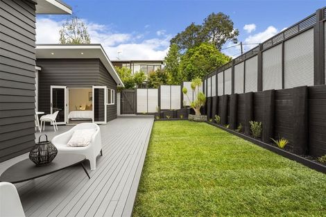 Photo of property in 32a Matipo Road, Mairangi Bay, Auckland, 0630