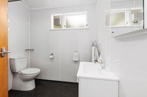 Photo of property in 2/345 Muritai Road, Eastbourne, Lower Hutt, 5013