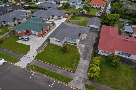 Photo of property in 15 Newhaven Place, Roslyn, Palmerston North, 4414