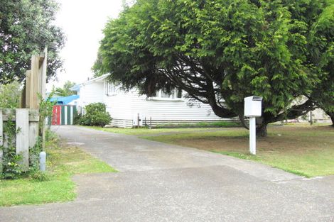 Photo of property in 33 Corsair Crescent, Mangere, Auckland, 2022