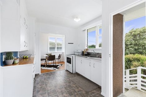 Photo of property in 25 Sievers Grove, Cannons Creek, Porirua, 5024