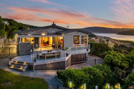 Photo of property in 62 Kiriwai Road, Paremata, Porirua, 5024