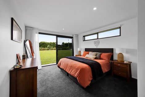 Photo of property in 450 Waitara Road, Huirangi, New Plymouth, 4373