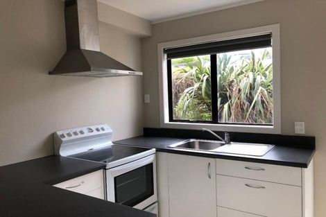 Photo of property in 33a Sunhaven Drive, Newlands, Wellington, 6037