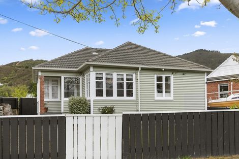 Photo of property in 16 Shearer Crescent, Naenae, Lower Hutt, 5011