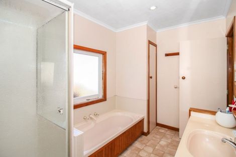 Photo of property in 17 Wallace Place, Westown, New Plymouth, 4310