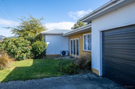 Photo of property in 28 Leonard Street, Waimate, 7924