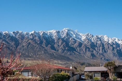Photo of property in 35-35a Remarkables Crescent, Frankton, Queenstown, 9300