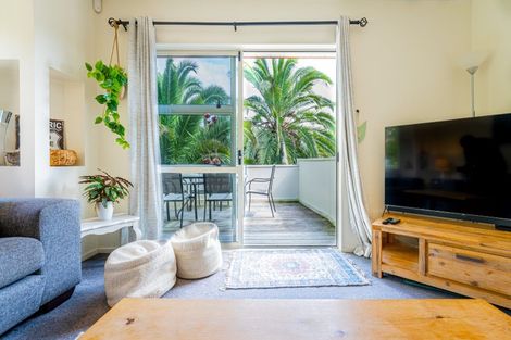 Photo of property in 13 Emlyn Place, Torbay, Auckland, 0630