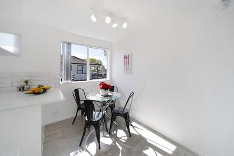 Photo of property in 3/10 Penion Drive, Flat Bush, Auckland, 2023
