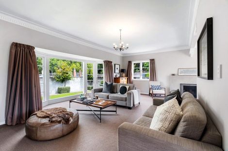 Photo of property in 63 Napier Terrace, Hospital Hill, Napier, 4110